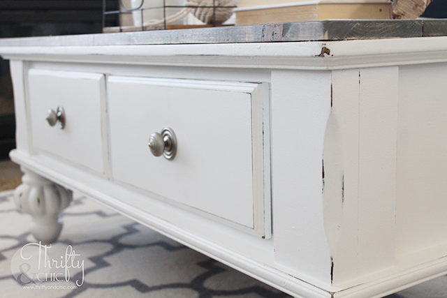 Farmhouse style coffee table makeover. How to update an old coffee table into a cute farmhouse style one! With Minwax Classic Grey Stain