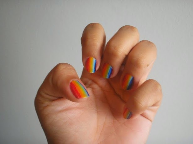 Uñas decoradas en arco-iris, decoración de uñas con varios colores, lindas y hermosas uñas - diseños