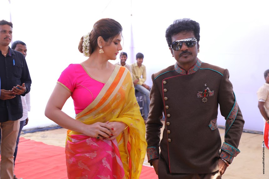 Zarine Khan at Suchirindia's Aryavartha Nagari Project Launch