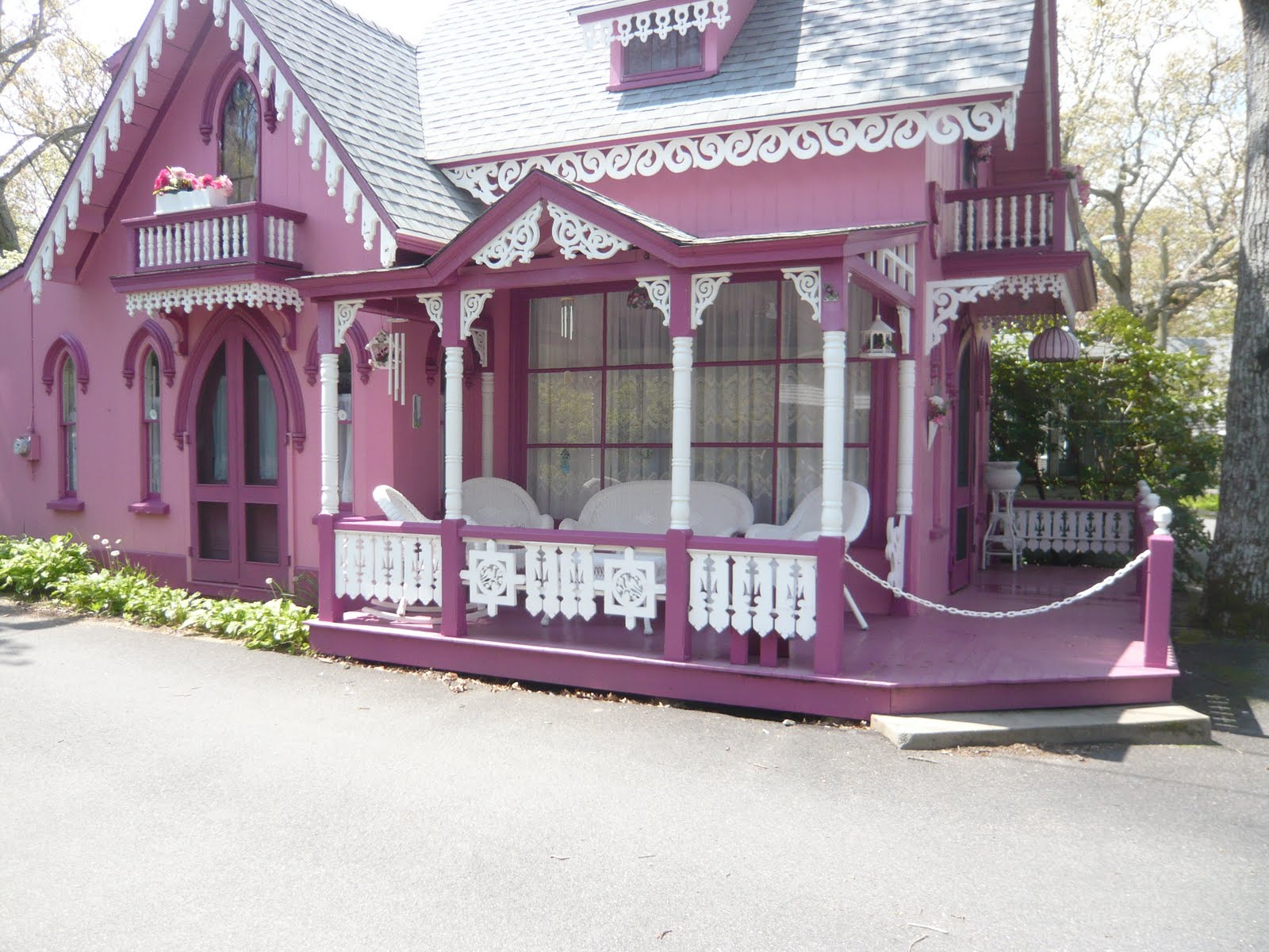 gingerbread-houses-in-oak-bluffs-maggie-and-al-s-sailing-expedition