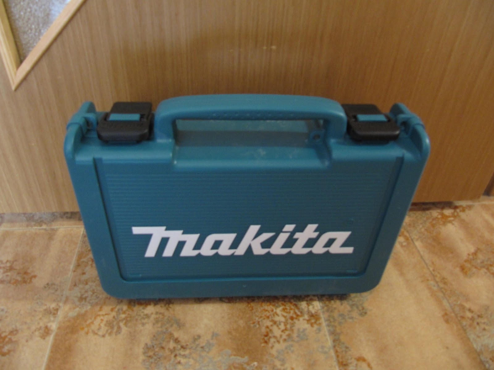 защелки на кейс макита