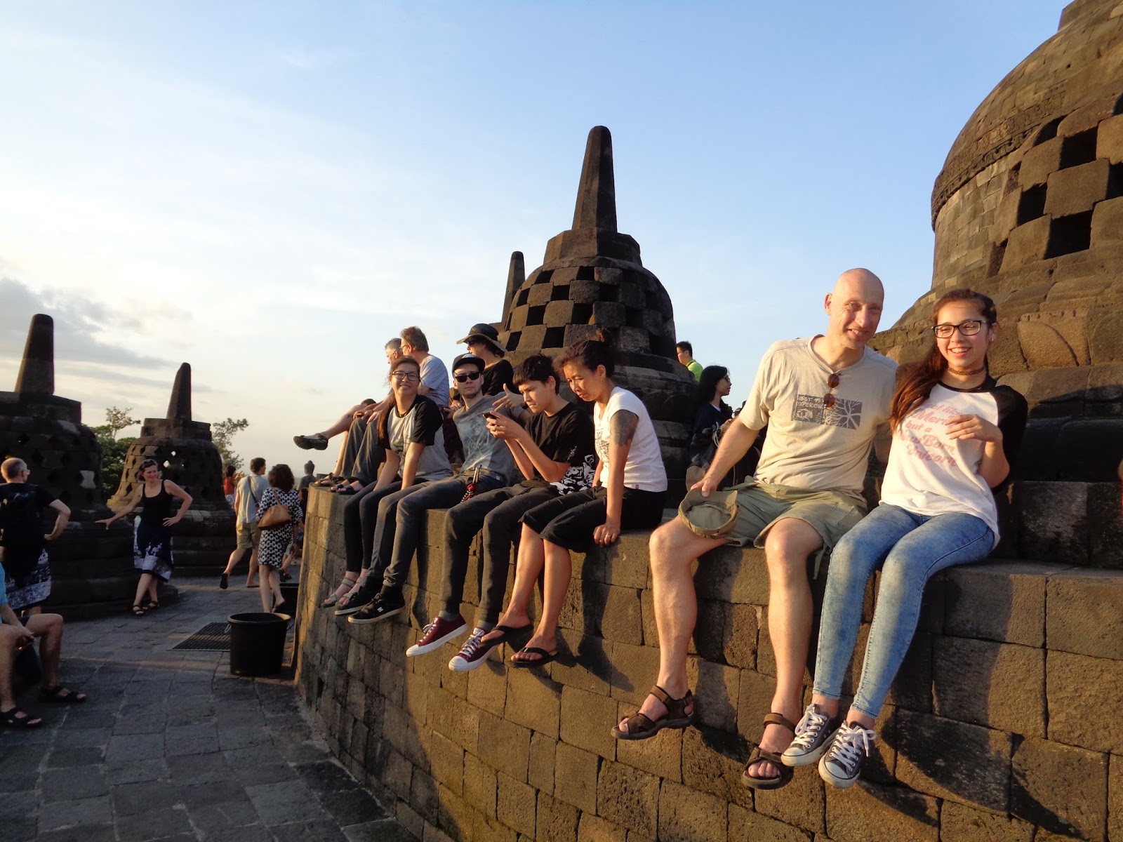 CERMIN JAYA PERKASA PAKET WISATA DI CANDI BOROBUDUR, PEMANDU WISATA