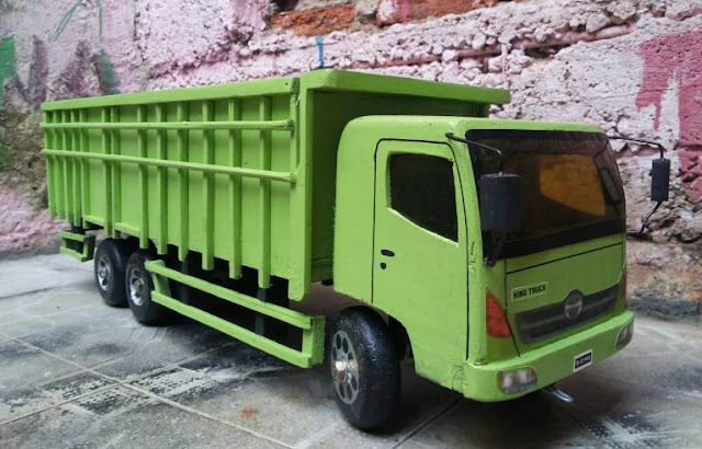 truk besar mainan-hijau