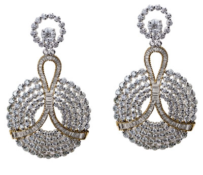 Gold and Diamond jewellery designs: Beautiful tbz diamond earings