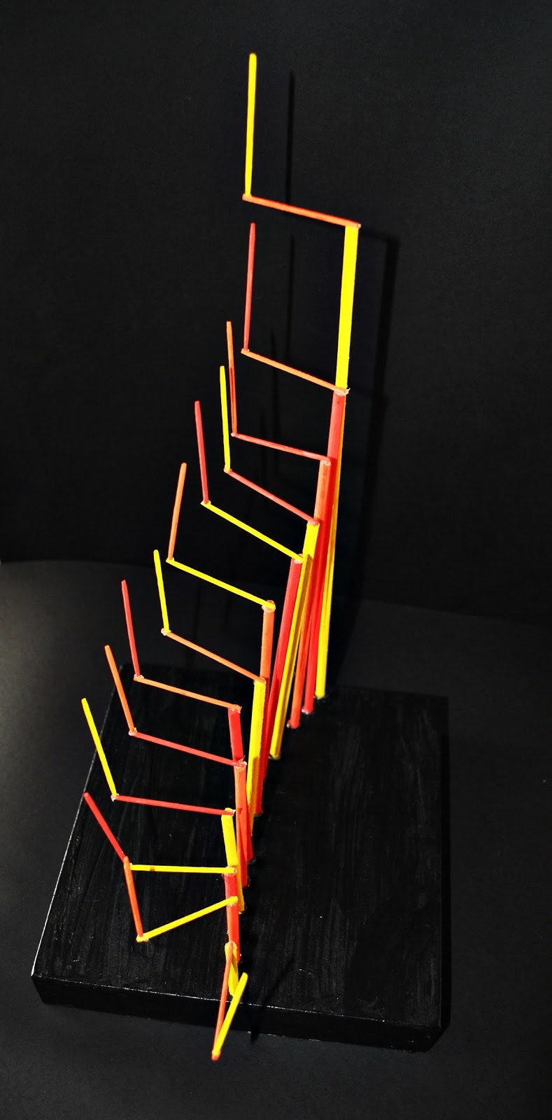 Lauart: Orden y ritmo con linea recta.