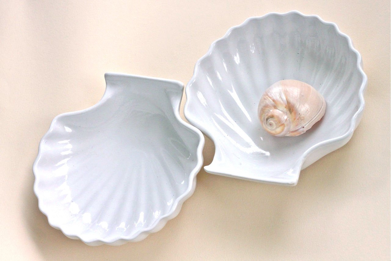Live With What You Love Adorable Decorative Seashell Dinner Plates for