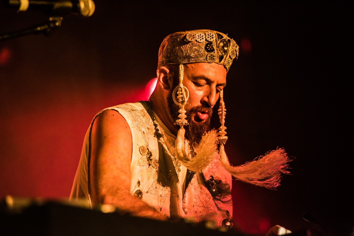 Circoloco Radio 034 Damian Lazarus Mixes Track D circoloco radio 034 damian lazarus