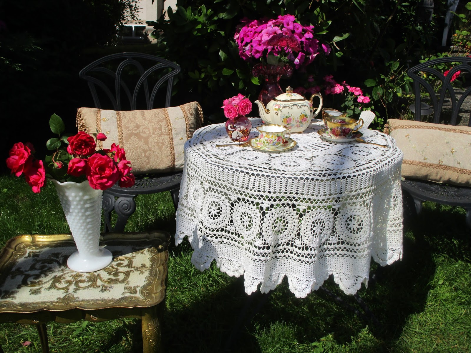Karen's Cottage and Castle Roses and Gold for Tea Time