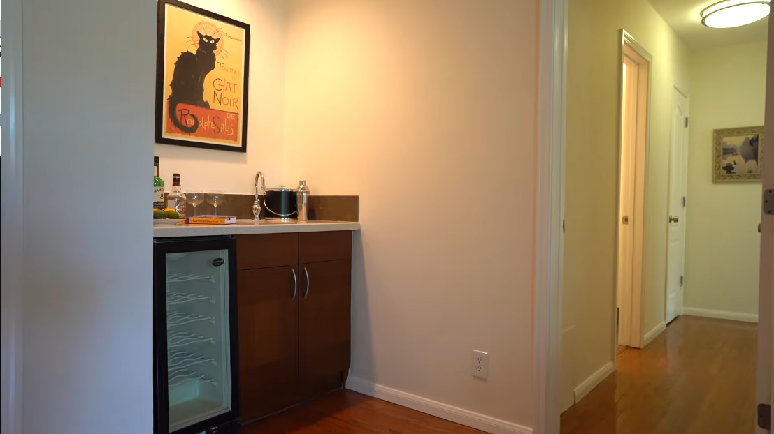 15 Photos vs. 530 S Barrington Ave #201, Los Angeles Condo Interior Design Tour