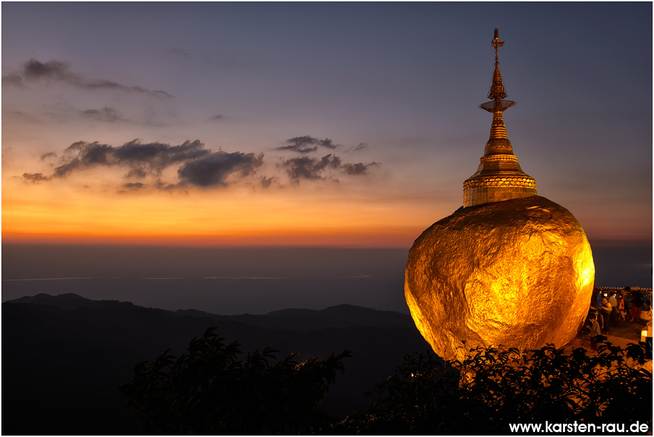 IMG_9170_golden_rock_sunset_kyaiktiyo.jpg