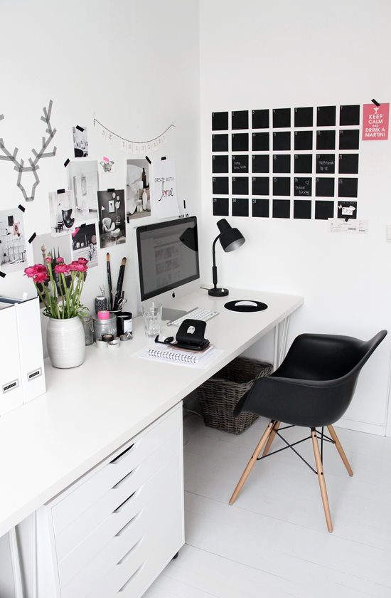 Draw room inspiration with these beautiful black and white spaces from some seriously amazing bloggers... 