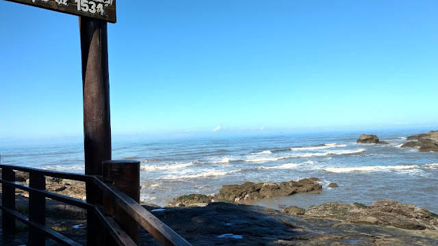 Vista do mar, na passarela