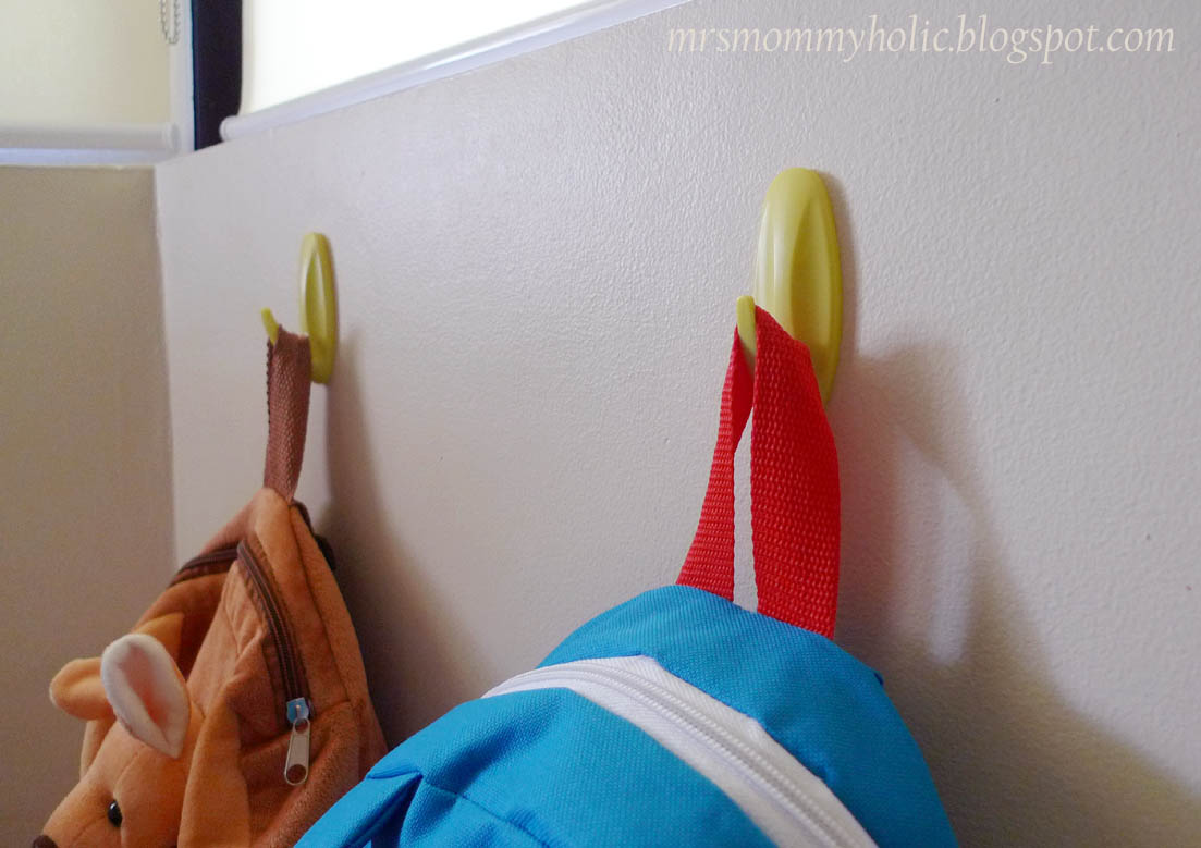 MrsMommyHolic: Damage free hanging hooks MrsMommyHolic: Damage free hanging hooks