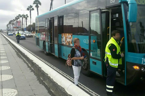 Persona herida por frenazo de guagua AV. Marítima Persona herida por frenazo de guagua AV. Marítima