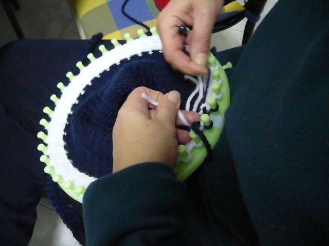 Como hacer gorros de lana, con telar circular