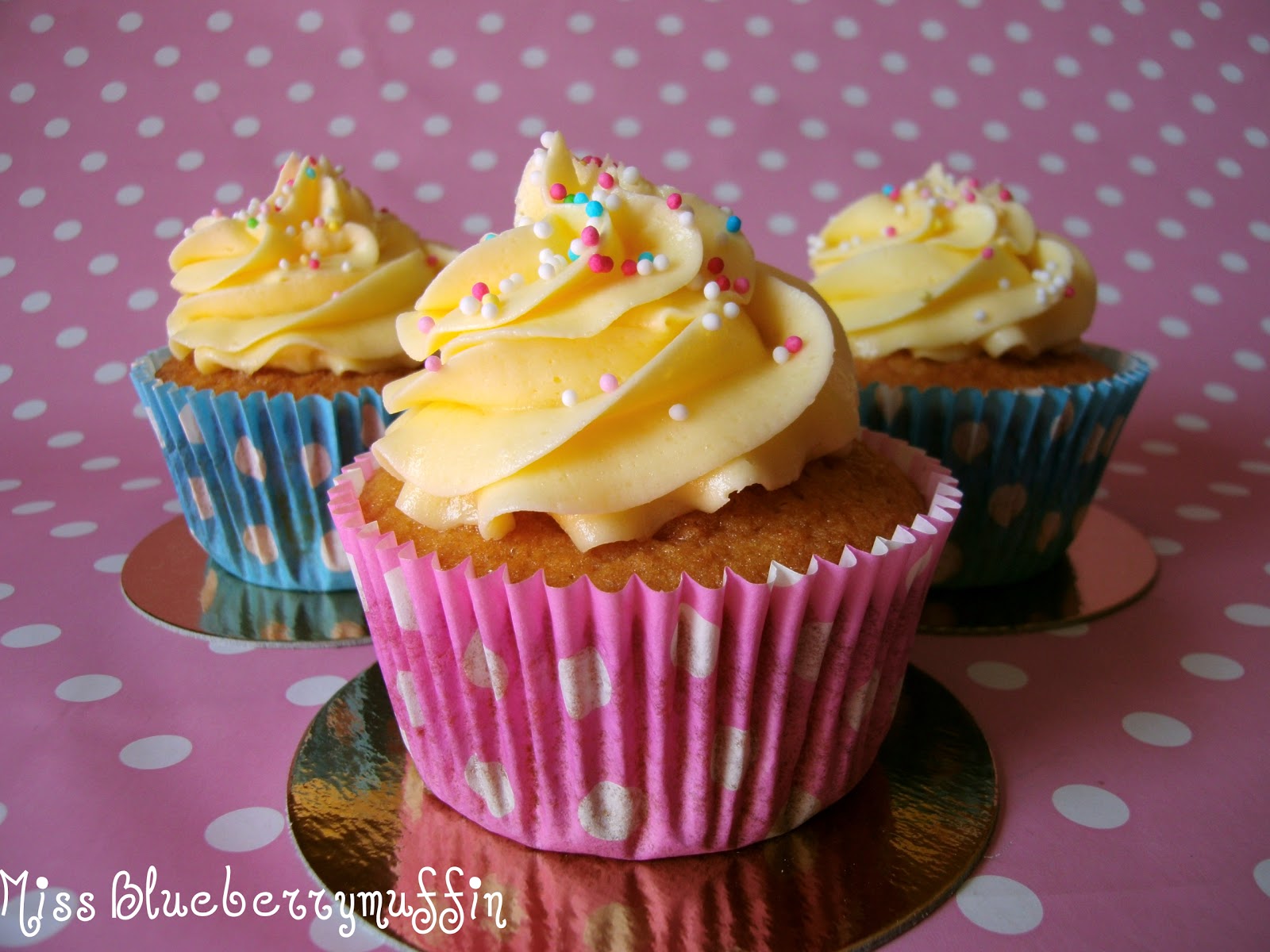 Miss Blueberrymuffin&amp;#39;s kitchen: Verlockende Vanille-Cupcakes
