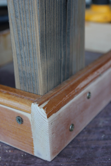reclaimed wood stool tutorial http://bec4-beyondthepicketfence.blogspot.com/2011/08/stool-tute-tute.html