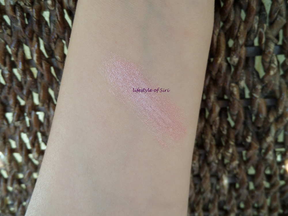 Lifestyle of Siri Maybelline Color Tattoo65 Pink Gold