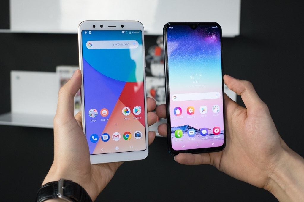 Chọn mua điện thoại giá rẻ dưới 5 triệu: Galaxy M20 hay Xiaomi Mi A2?