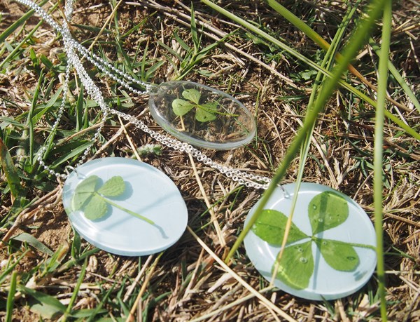 DIY : pendentif trèfle à quatre feuilles - Caro Dels - Blog DIY et