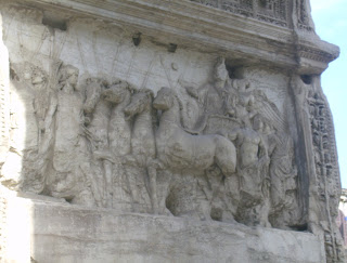 αψίδα του Τίτου στην αρχαία αγορά της Ρώμης