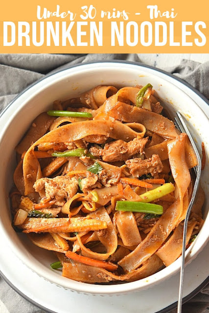 spicy drunken noodles with eggs,chicken and vegetables