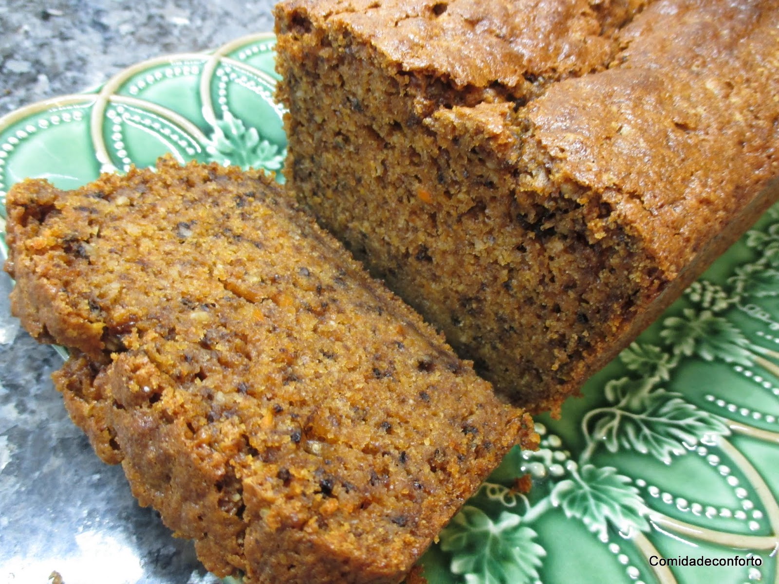  Bolo de Cenoura, Iogurte Grego e Nozes Donna Hay's Food Processor