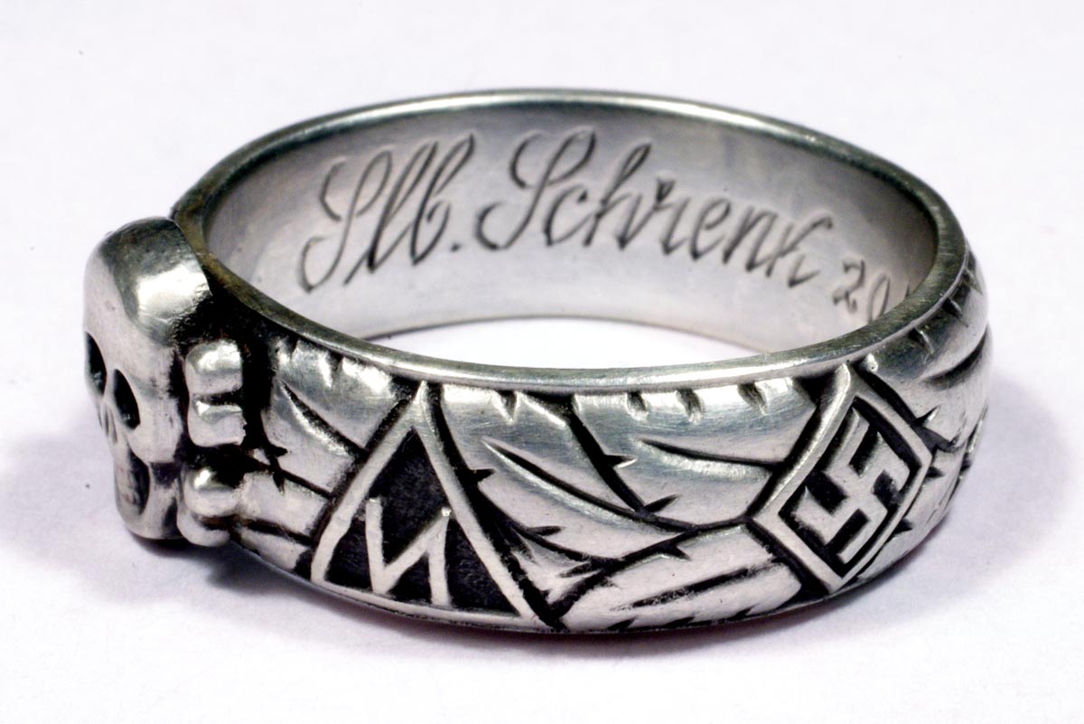 Кольцо мертвая голова фото Наградное кольцо "Мертвая голова СС" ("Totenkopfring der SS"), Германия, копия