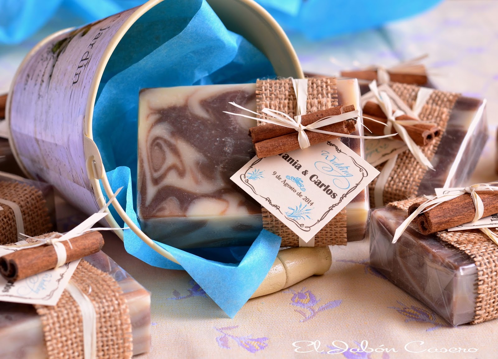 Jabones de chocolate personalizados para detalles de boda