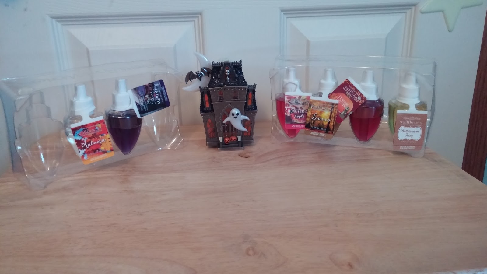 Bath and Body Wallflower Fragrance Plug Review (scents Autumn, Black