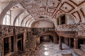 03-Christian-Richter-Architecture-with-Photographs-of-Abandoned-Buildings-www-designstack-co