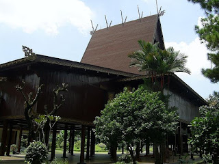 Bangga rasanya kita menjadi warga negara Indonesia tercinta ini Rumah Adat Tradisional Suku Daerah di 34 Provinsi