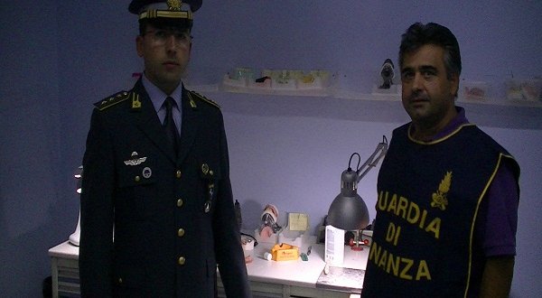 Un Altro Falso Odontoiatra Scoperto Dalla Guardia Di Finanza Stavolta Lo Studio E Ubicato A San Nicola La Strada Corriere Ce
