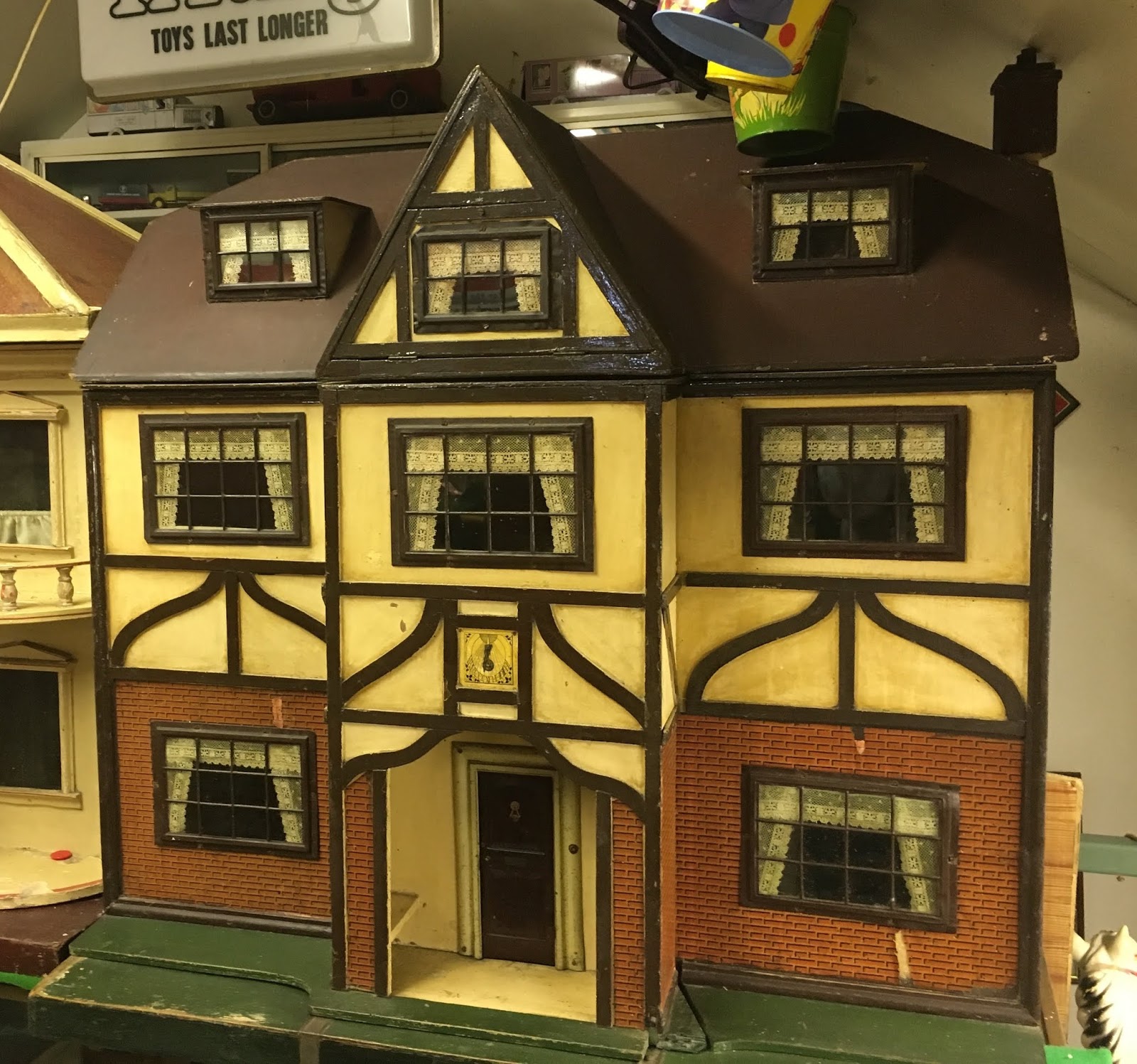 Truly Madly Tiny: The Most Amazing Lines/Triang Dolls' House Collection!