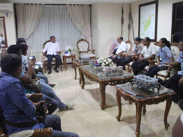 Petrus Fatlolon Janji Coffee Morning Rutin Bersama Jurnalis Petrus Fatlolon Janji Coffee Morning Rutin Bersama Jurnalis
