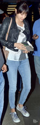 Anushka Sharma spotted in Airport gallery