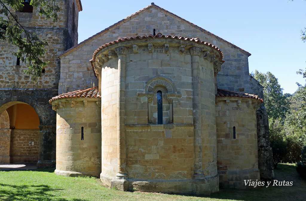 Ábsides de la iglesia de San Pedro de Villanueva, Cangas de Onís, Asturias