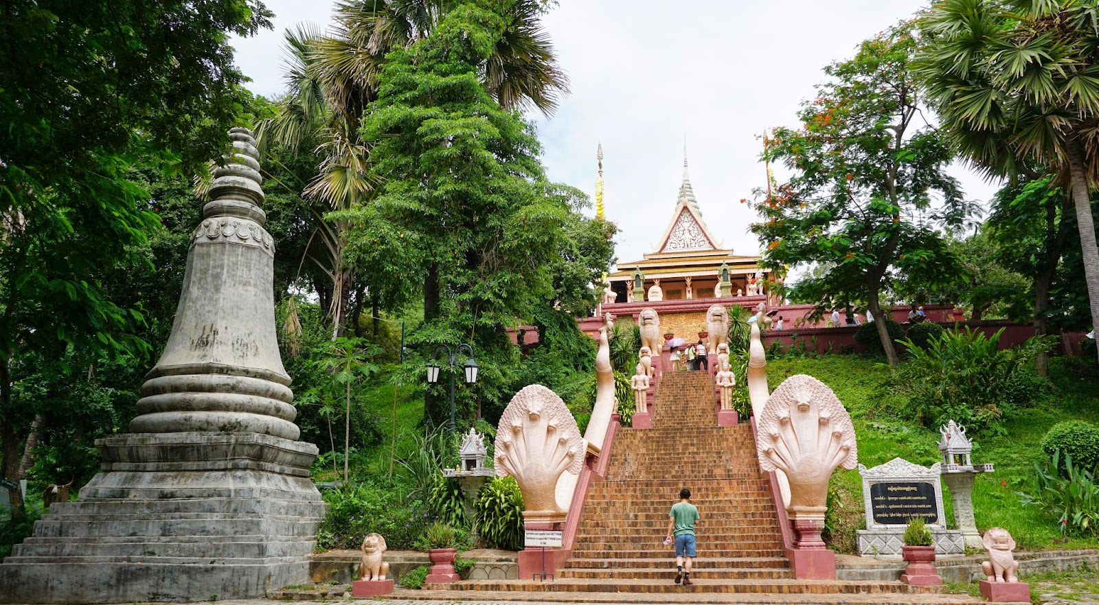 Wat Phnom entrance