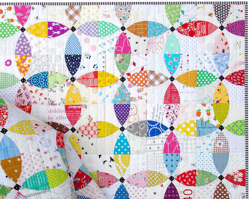 Flowering Snowball Quilt - A Finished Quilt | © Red Pepper Quilts 2016