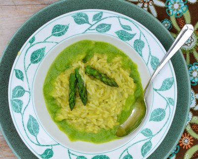 Asparagus Risotto, the spring classic ♥ AVeggieVenture.com, except lighter, with more flavor, thanks to a gorgeous Aspargus Stock that uses the whole spear. Weeknight Easy, Weekend Special. Gluten Free.