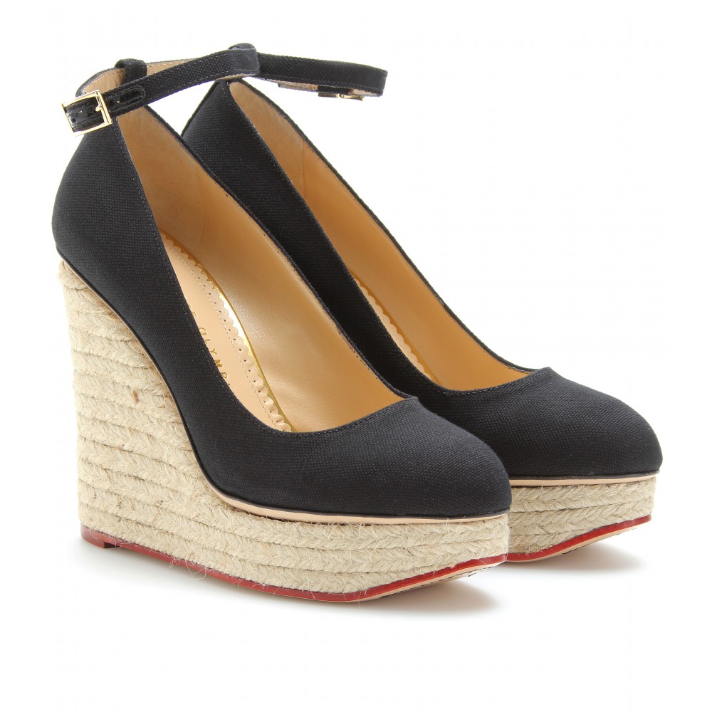 Wedges обувь. Wedge. Свадебные туфли на танкетке. Босоножки на танкетке черные. Танкетка.