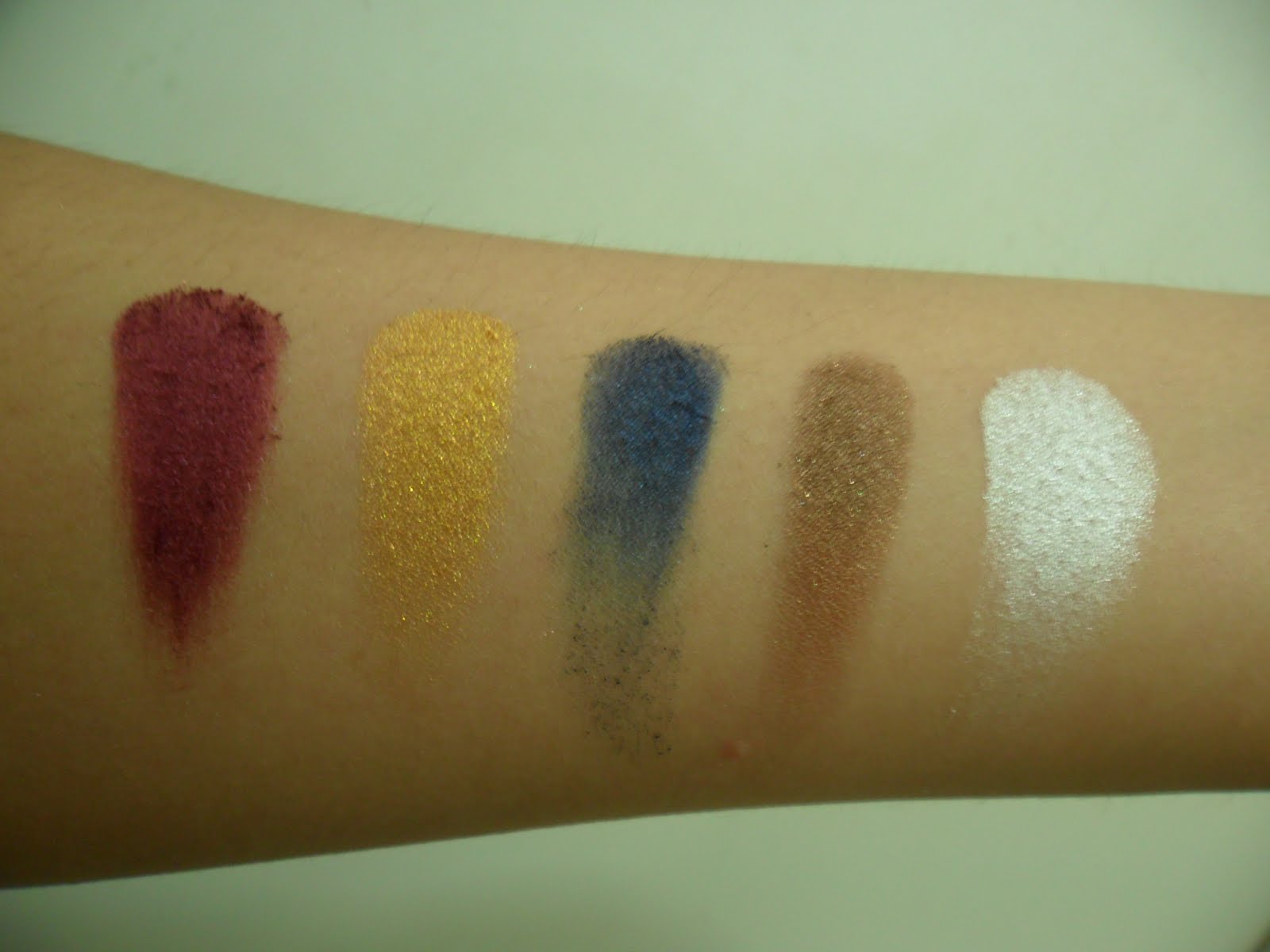 Review Sari Ayu 25th Eyeshadow Palette + Swatches