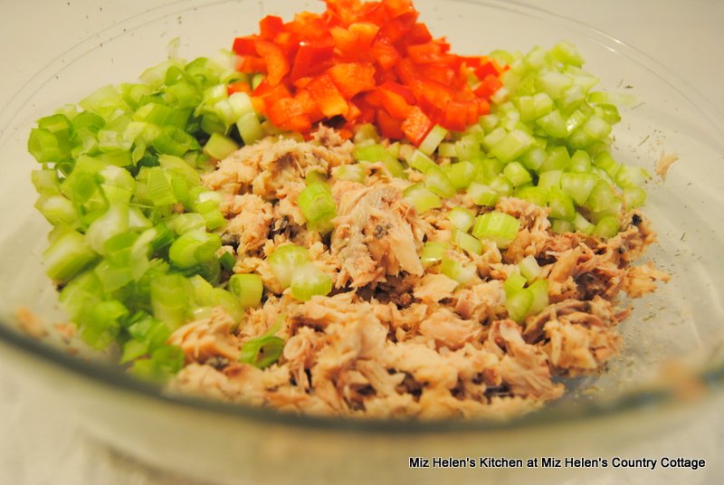 Baked Salmon Cakes with Dill Yogurt Sauce