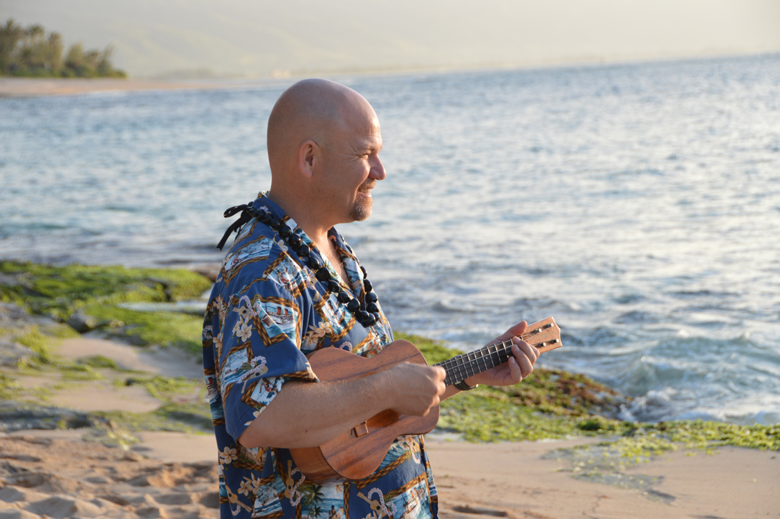 Hawaii Wedding Vendors Alika plays Ukulele on the North Shore