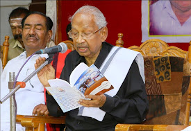 உமாமகேசுவரம் நூலுடன் திராவிடர் கழகத் தலைவர்