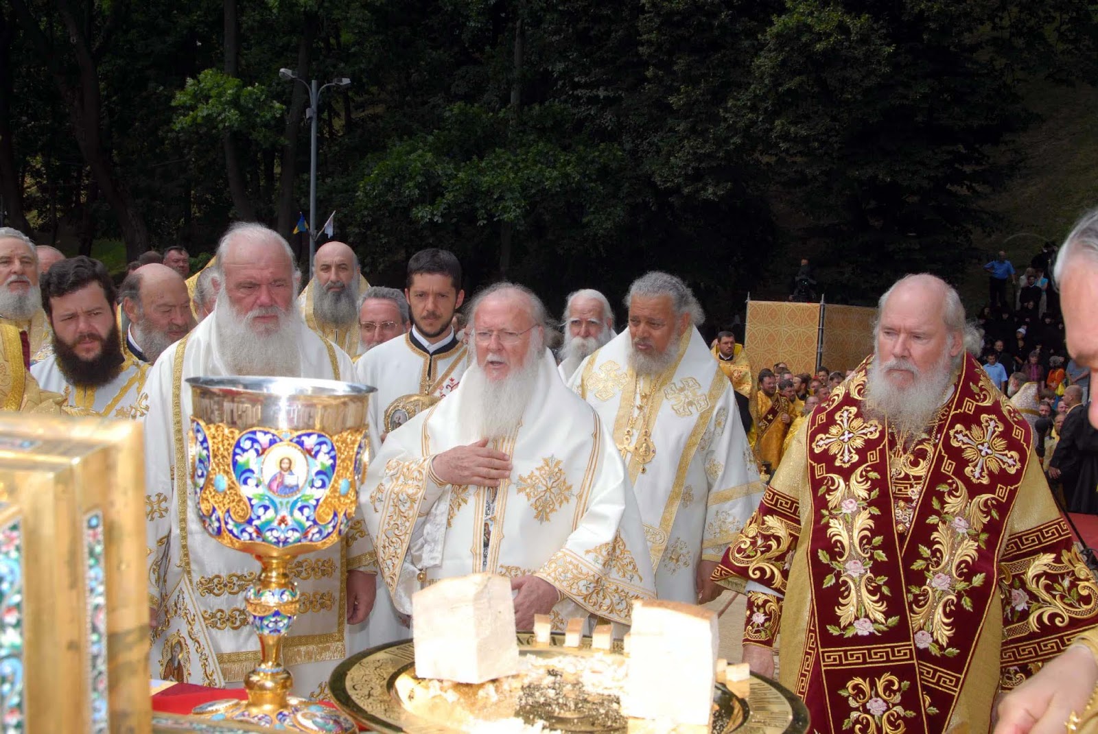 нифон и кирилл. патриарх кирилл в ростове на дону. собор николы белого серпухов архиерейская служба. центр патриарх. центр патриарх.