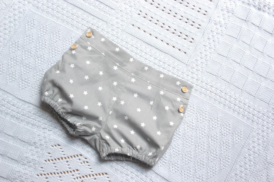 DIY Tutorial y patrones de ropa para bebes. Como hacer pantalones de niño.