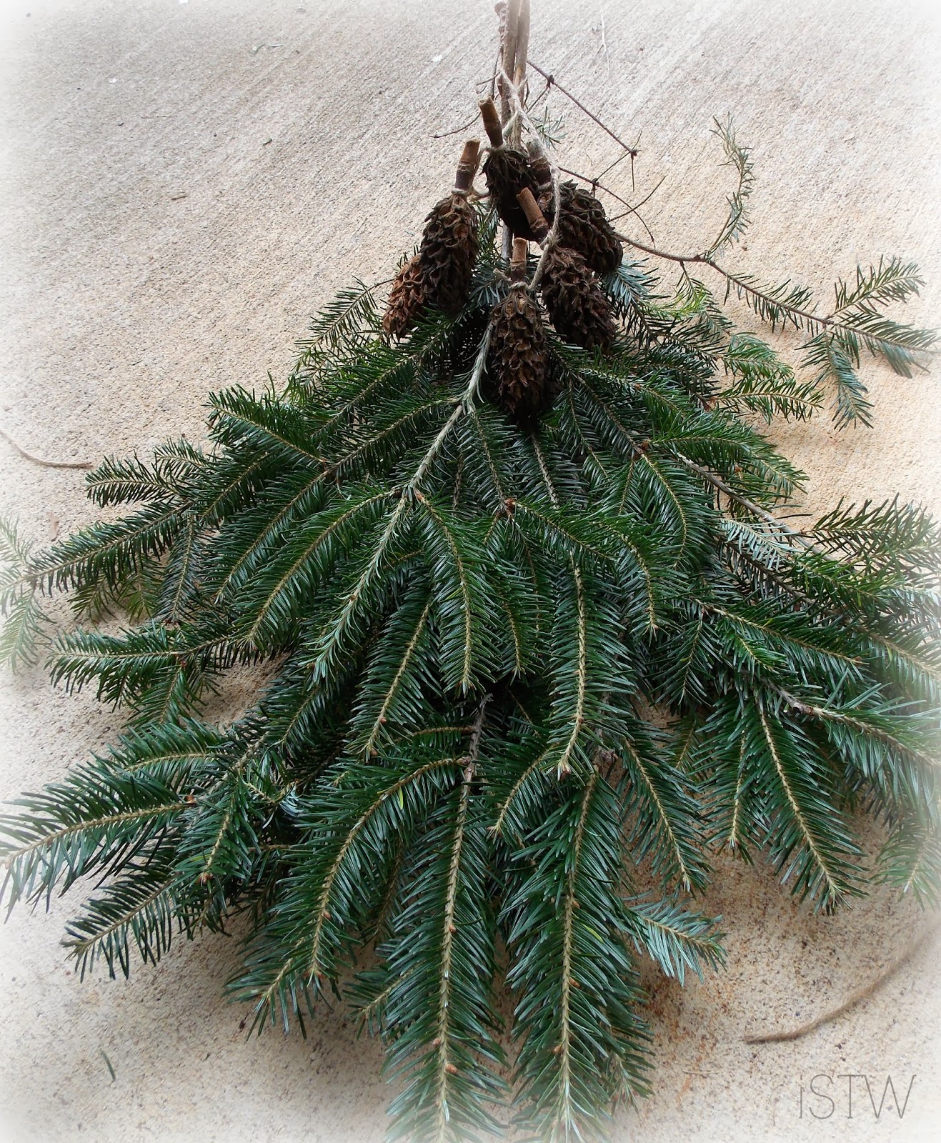 iSavor the Weekend: DIY - Pine Branch Wreath