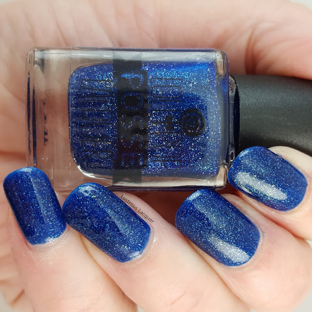 Navy-blue-scattered-holographic-nail-polish