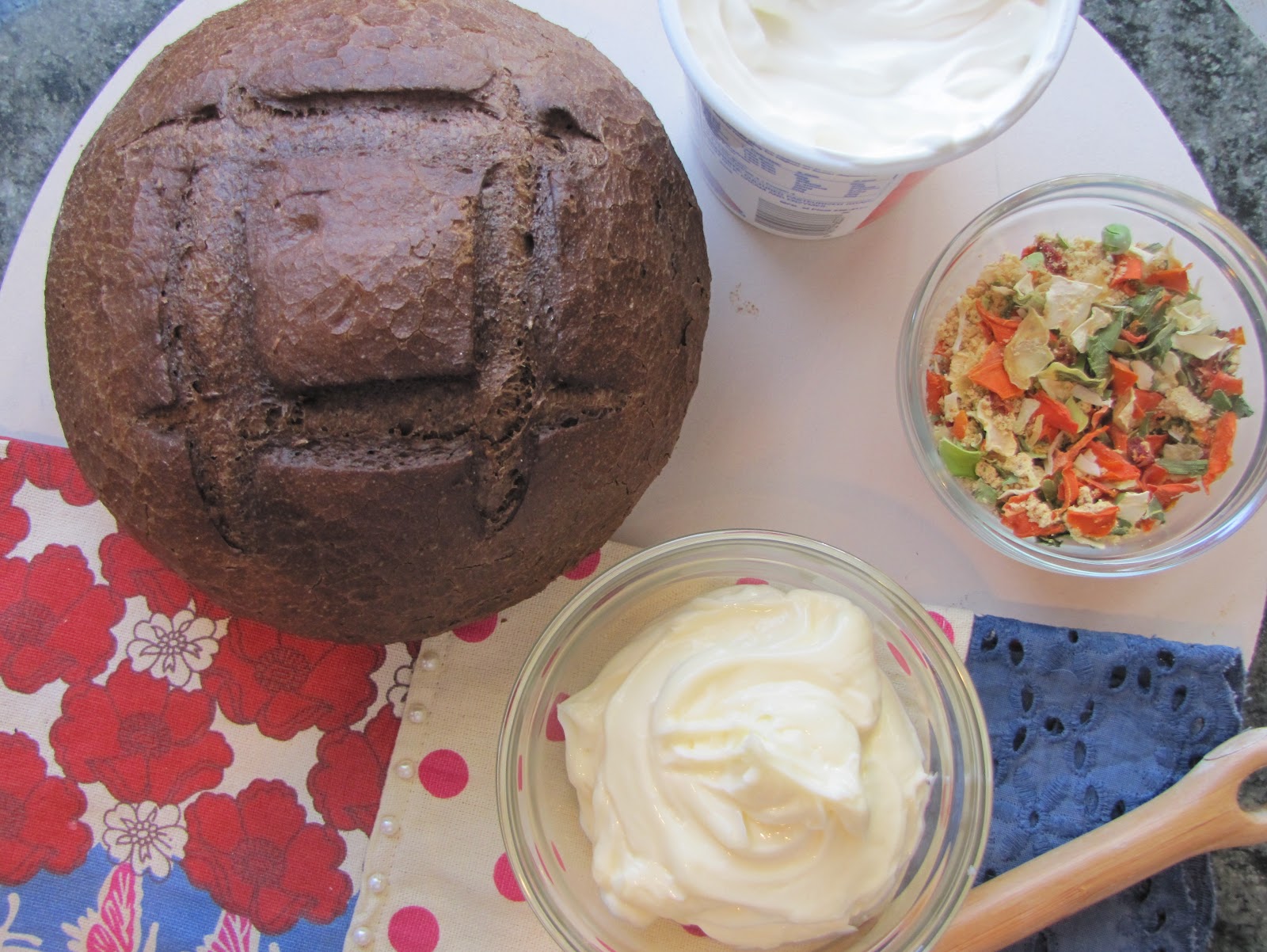 It's a CharM'ed Life Spinach Dip & Pumpernickel Bread